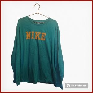 The Nike Tee Men's Graphic Shirt